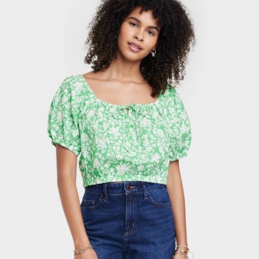 NWT Universal Thread Green Floral Puff Sleeve Crop Top Size Medium